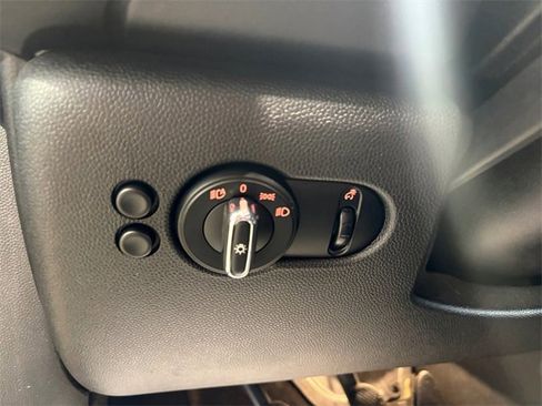 Used 2017 MINI Cooper 4-Door Hardtop image 17