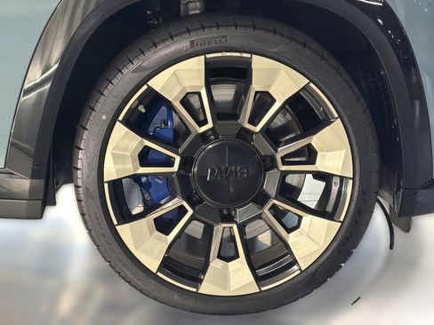 Certified 2023 BMW XM AWD/4WD image 11