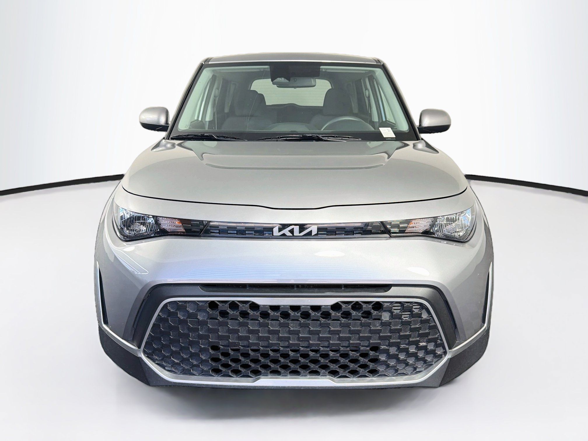 Used 2025 Kia Soul LX w/ LX Technology Package FWD image 2