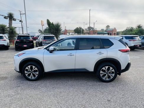 Used 2023 Nissan Rogue SV image 4