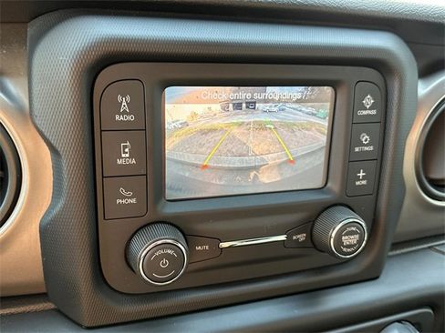 Used 2020 Jeep Wrangler Sport image 27