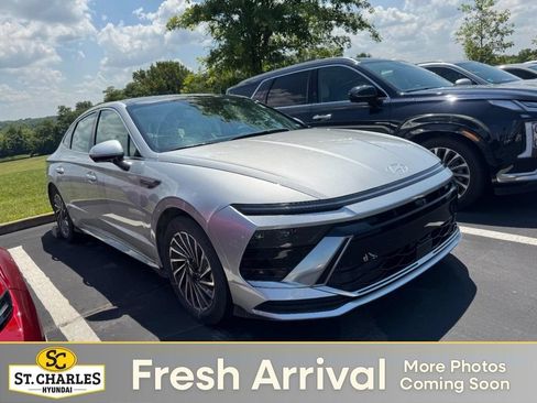 Used 2025 Hyundai Sonata Limited FWD image 1