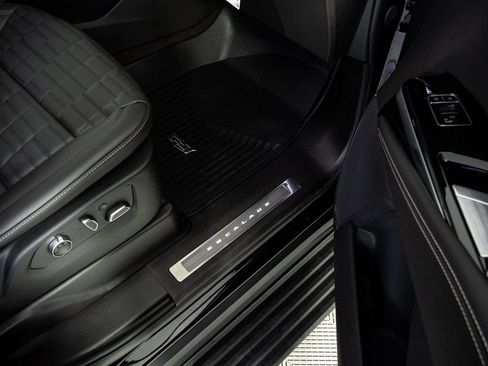 Used 2026 Cadillac Escalade V w/ LPO, ONYX Package image 27