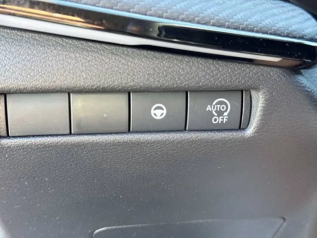 Certified 2025 Nissan Kicks SR FWD image 30