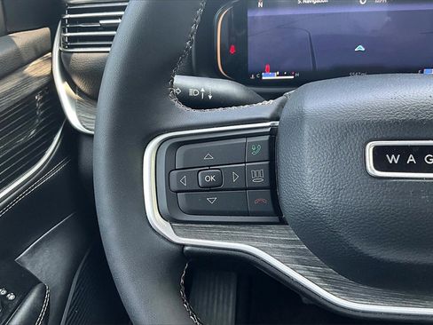 Used 2024 Jeep Wagoneer Series III image 17