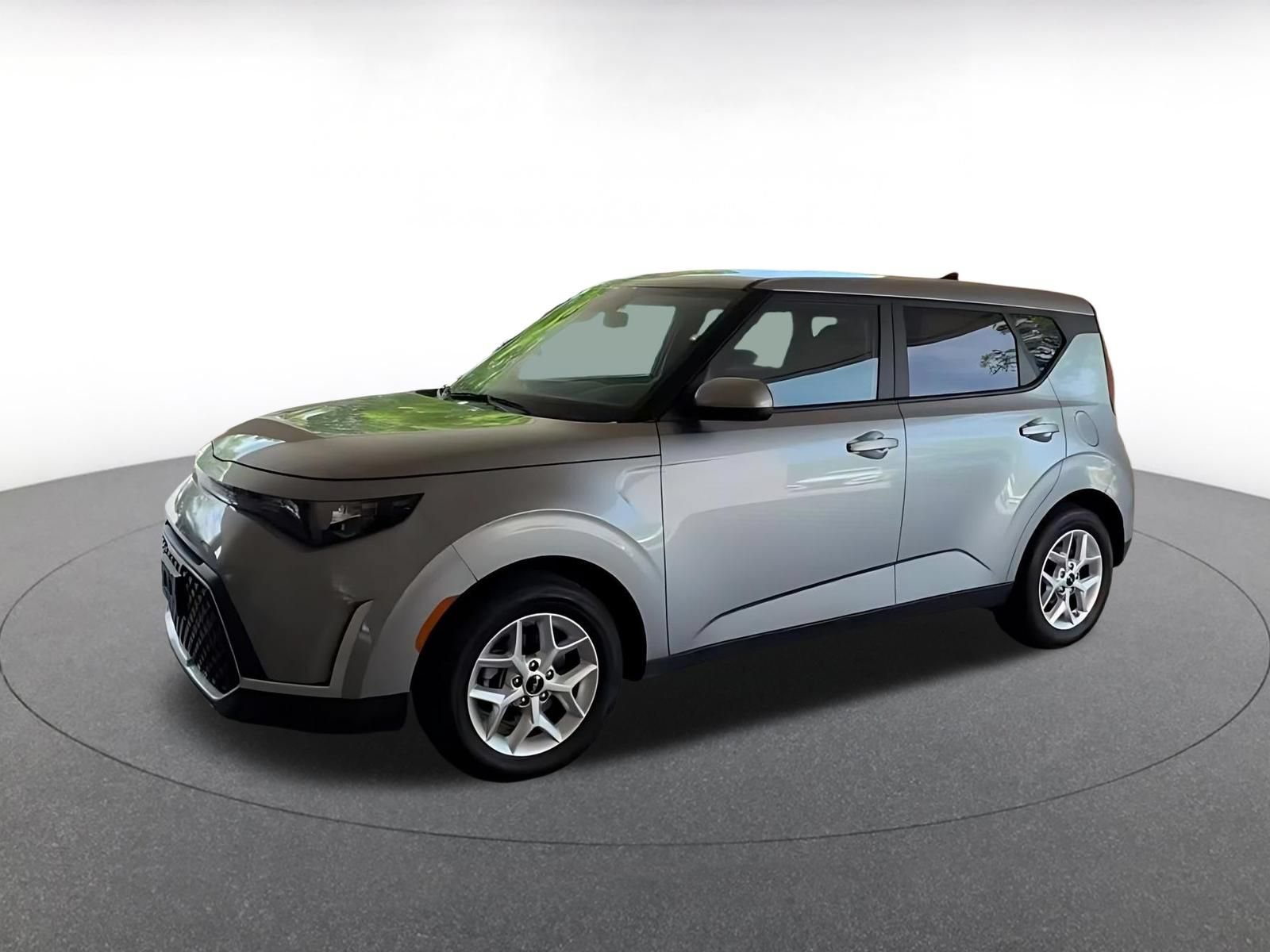 Used 2025 Kia Soul LX w/ LX Technology Package FWD image 6