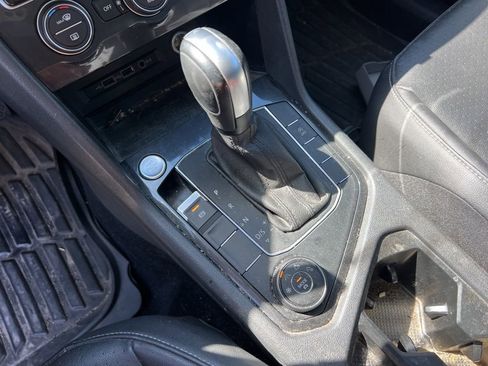 Used 2020 Volkswagen Tiguan SE image 16