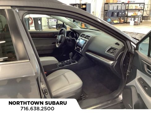 Used 2018 Subaru Outback 2.5i Limited AWD/4WD image 13
