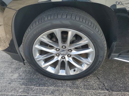 Used 2018 Cadillac Escalade Luxury image 4