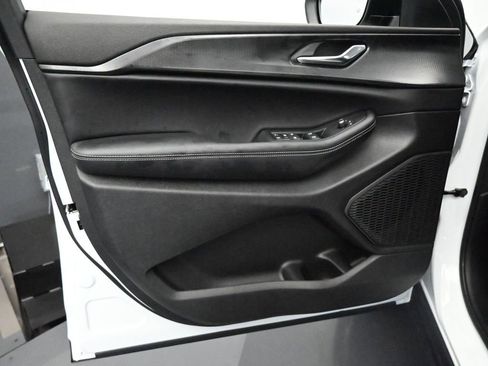 Used 2024 Jeep Grand Cherokee L Laredo w/ Luxury Tech Group I image 27