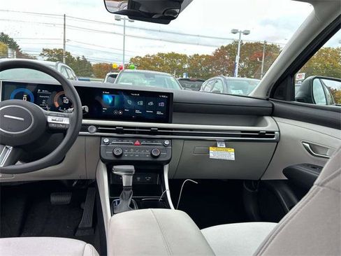 New 2026 Hyundai Tucson SE image 6