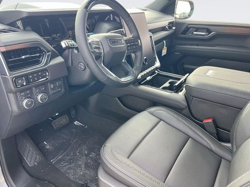 New 2026 GMC Yukon XL Denali w/ Denali Reserve Package AWD/4WD image 9
