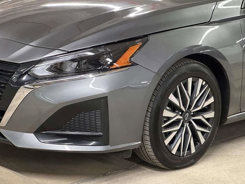 Used 2025 Nissan Altima 2.5 SV image 8