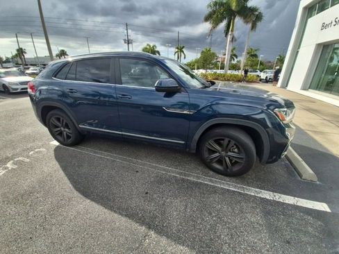 Used 2021 Volkswagen Atlas Cross Sport SE w/ Panoramic Sunroof Package image 3
