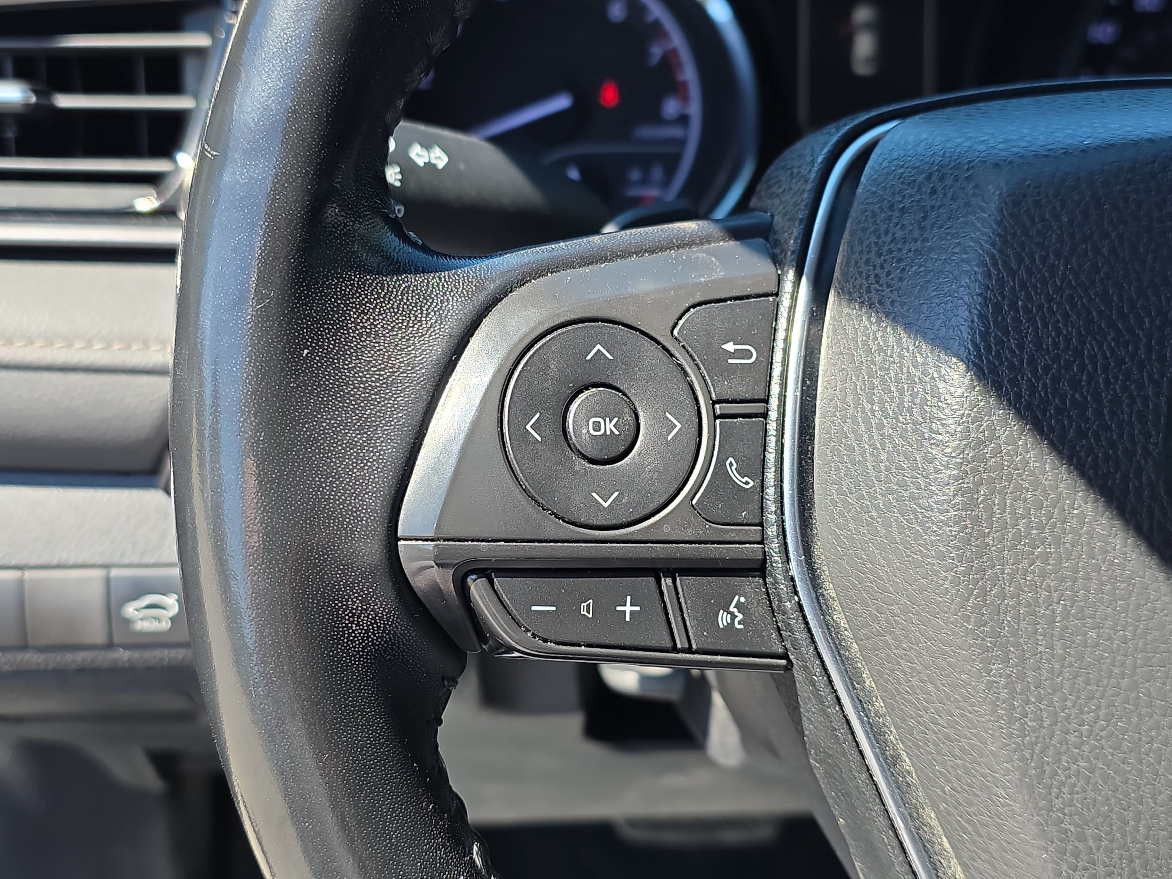 Used 2019 Toyota Camry SE FWD image 14