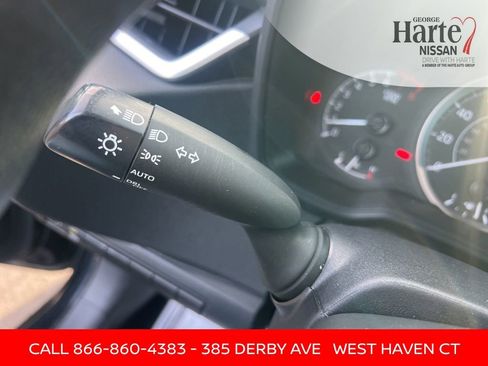 Used 2022 Toyota Corolla LE image 41