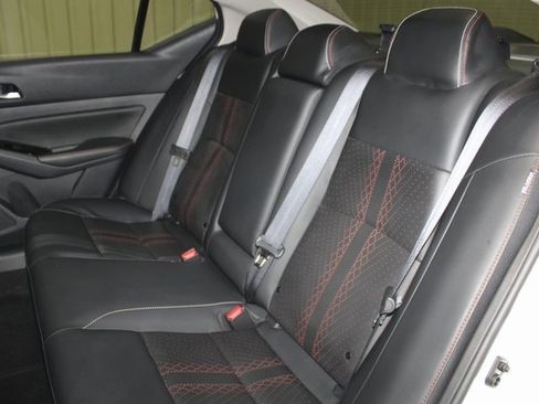 Used 2024 Nissan Altima 2.5 SR w/ SR Premium Package image 18