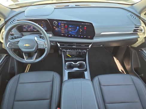 Used 2026 Chevrolet Traverse LT AWD/4WD image 9