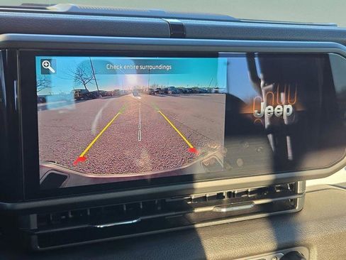 New 2025 Jeep Gladiator Sport image 38