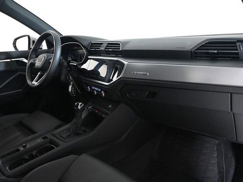 Used 2025 Audi Q3 2.0T Premium w/ Black Optic Sport Package image 15