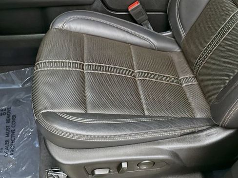 Used 2025 Chevrolet Tahoe High Country AWD/4WD image 22