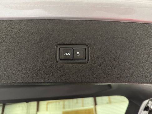 Used 2020 Audi Q8 Prestige w/ Prestige Package image 39