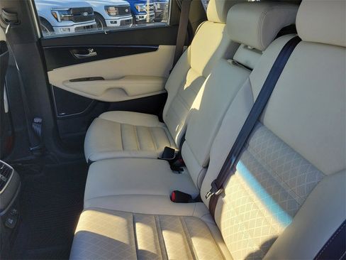 Used 2016 Kia Sorento SX w/ SXL Technology Package image 11