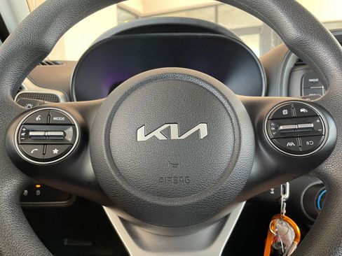 Used 2025 Kia Soul LX w/ LX Technology Package image 25