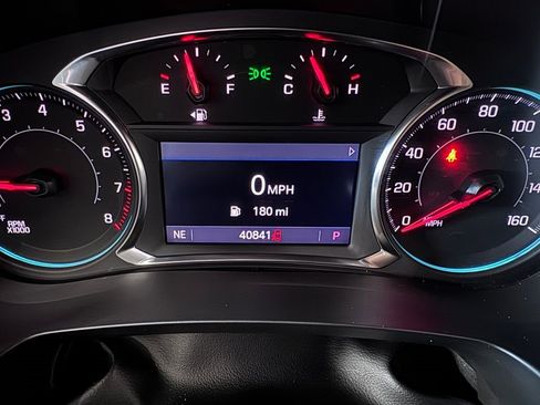 Certified 2023 Chevrolet Traverse LT w/ Rear Camera Mirror Package image 17