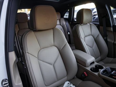 Certified 2026 Porsche Macan AWD/4WD image 41