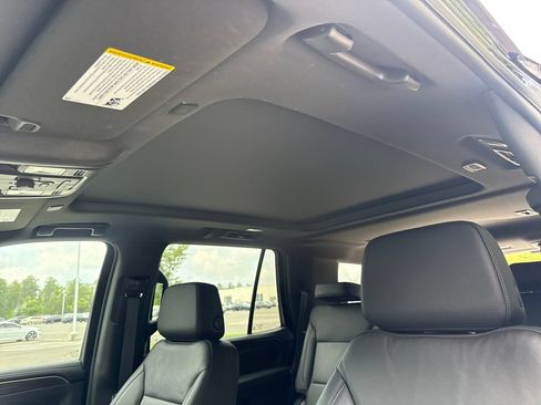 Used 2024 Chevrolet Tahoe Z71 w/ Luxury Package AWD/4WD image 31