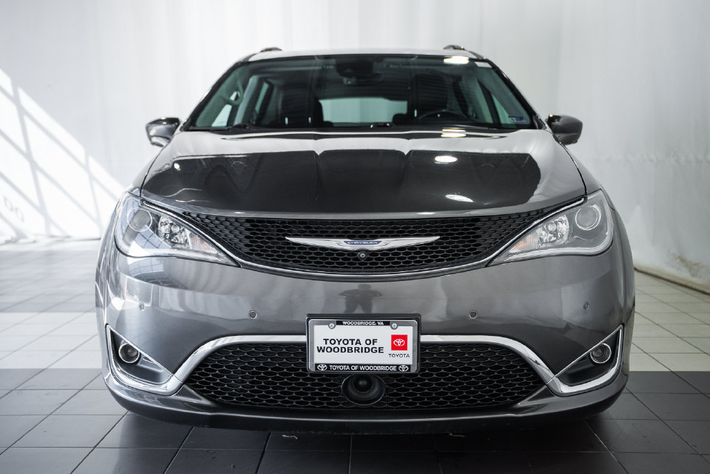 Used 2018 Chrysler Pacifica Touring-L Plus w/ Advanced Safetytec Group FWD image 2