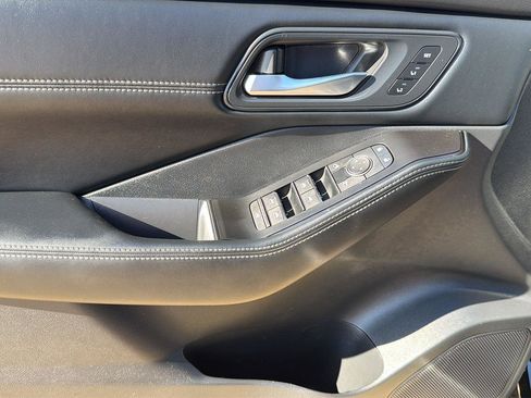 Used 2025 Nissan Rogue SL w/ SL Premium Package image 23