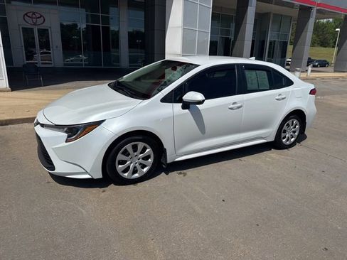 Used 2026 Toyota Corolla LE FWD image 2