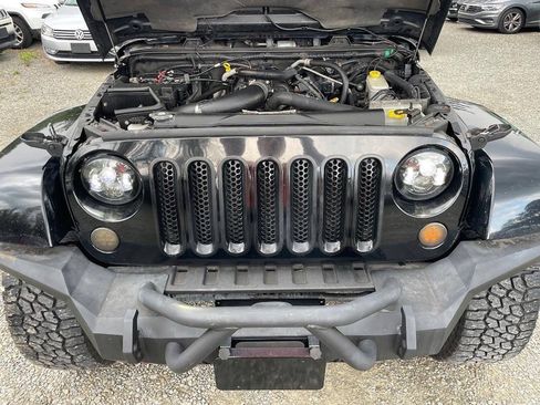 Used 2011 Jeep Wrangler Unlimited Sahara w/ Dual Top Group AWD/4WD image 23