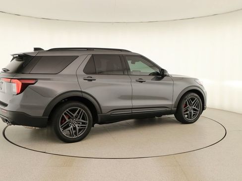 Used 2025 Ford Explorer ST AWD/4WD image 7
