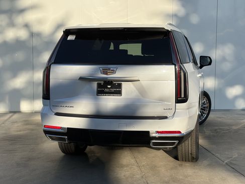 New 2026 Cadillac Escalade Luxury image 6