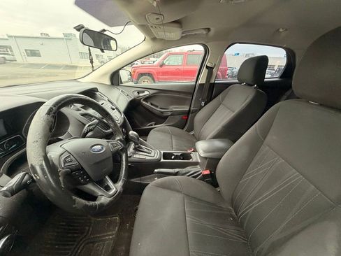 Used 2017 Ford Focus SE w/ SE Sport Package image 10