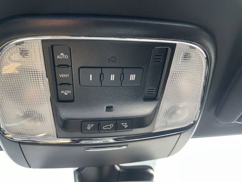 Used 2021 Jeep Grand Cherokee Laredo X image 25