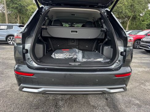 New 2025 Mitsubishi Outlander SE image 13