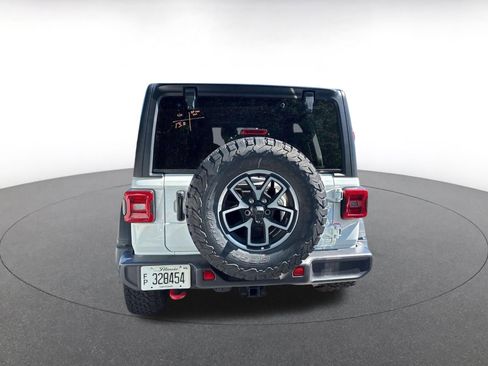 Used 2025 Jeep Wrangler Unlimited Rubicon AWD/4WD image 11
