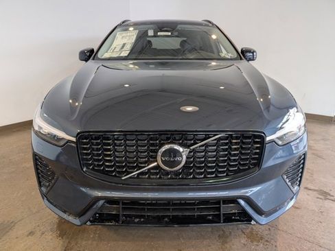 Used 2025 Volvo XC60 B5 Core w/ Protection Package Premier image 2