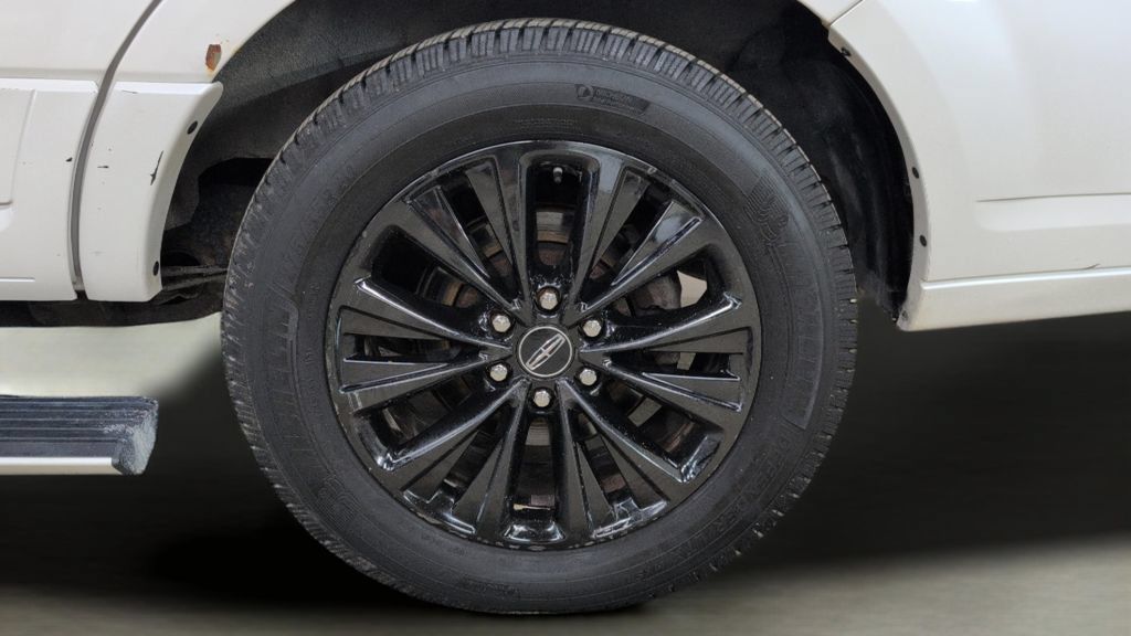Used 2017 Lincoln Navigator Select AWD/4WD image 33