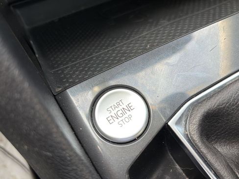 Used 2022 Volkswagen Tiguan SE image 24