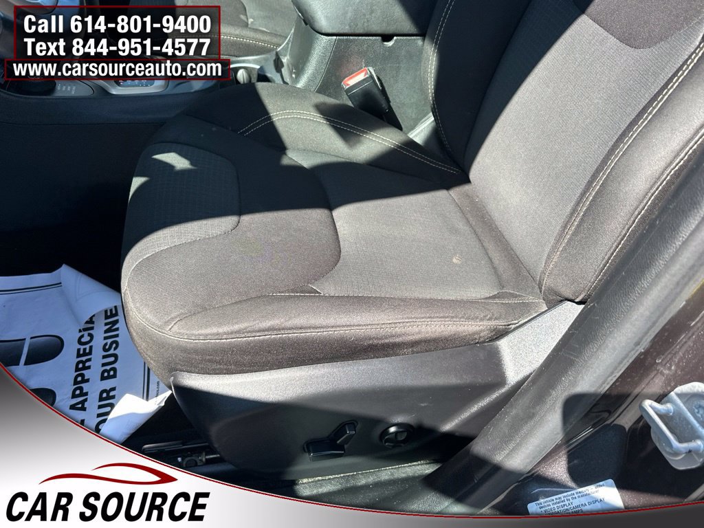 Used 2016 Jeep Cherokee Latitude w/ Comfort/Convenience Group AWD/4WD image 12