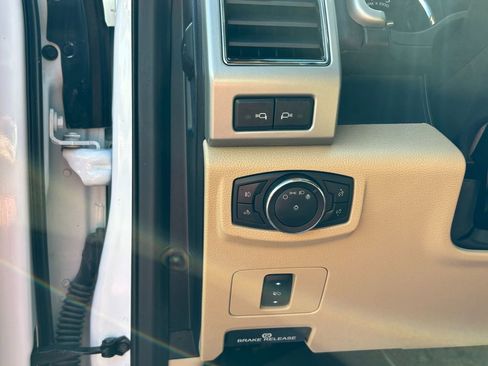 Used 2019 Ford F250 Lariat w/ Chrome Package image 20