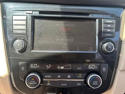 Used 2018 Nissan Rogue SV FWD image 18