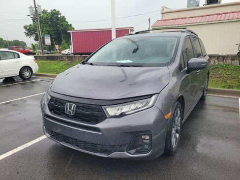 Used 2025 Honda Odyssey Touring image 3