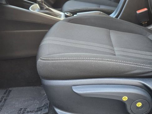 Certified 2025 Hyundai Venue SEL image 23