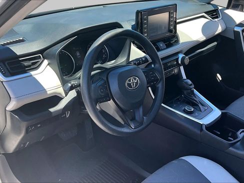 Certified 2022 Toyota RAV4 XLE w/ Convenience Package AWD/4WD image 17